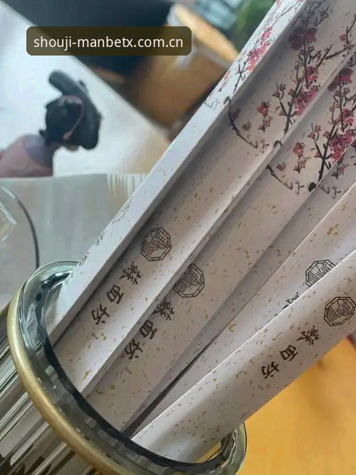 状元签捂到最后一刻不松手，各队经理在电话里互相试探的口气比自由市场开启时还谨慎。2026年NBA选秀大会定档北京时间6月24日上午8点，这届的悬念密度实在罕见，连最基础的状元归属都成了罗生门。The Athletic拆解出的五大核心问题，像五把钥匙，每一把都能打开一扇完全不同的门。而作为常年蹲在交易流言第一线的老油条，我敢说这届选秀的暗流涌动，比纸面上那些球探报告精彩得多。
